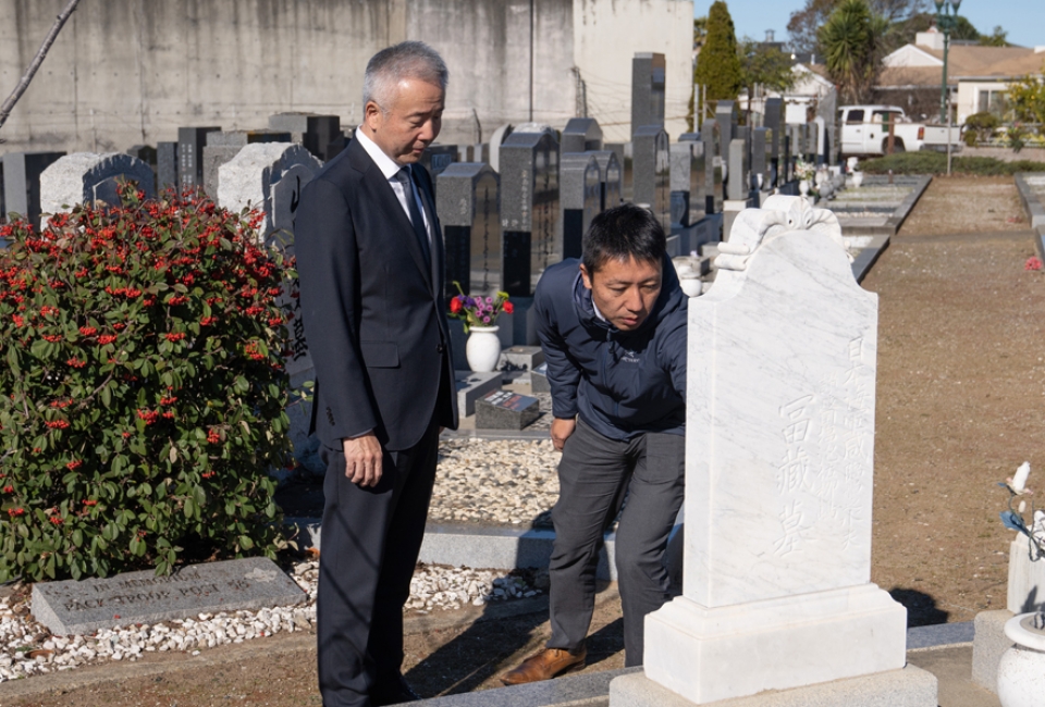 014-Consul-General-Maeda-Arrival—Japanese-Cemetery-Visit-04676