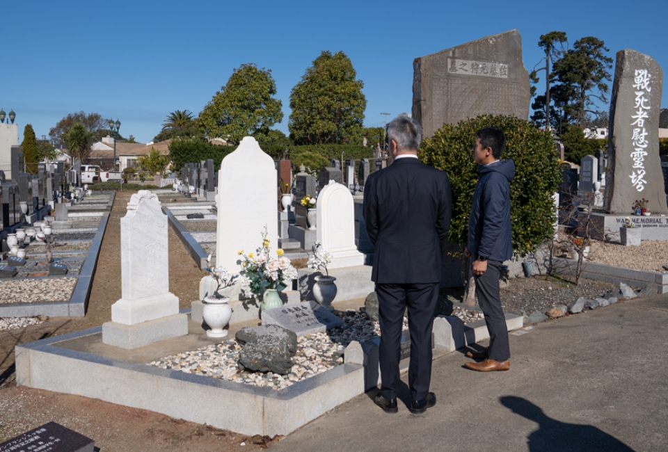 015-Consul-General-Maeda-Arrival—Japanese-Cemetery-Visit-04679